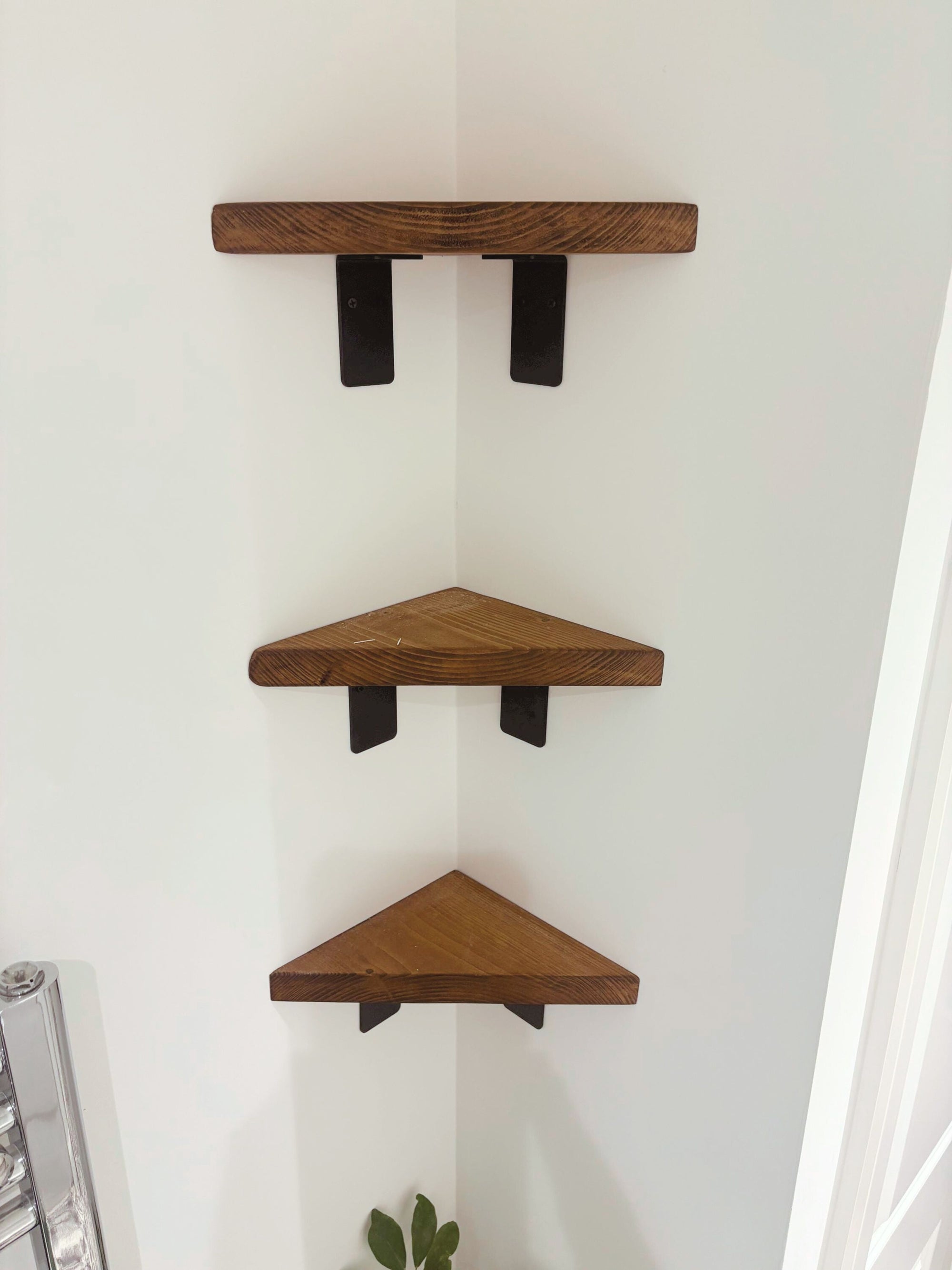 Rafi • Corner Shelves